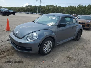 2013 Volkswagen Beetle Entry с VIN 3VWFP7AT7DM645171, выставлен на аукционе Copart как лот 59948165 с пробегом 65 676 миль миль и Списание • Salvage title. История ставок и продаж доступна на DreamBid. Изображение 1.
