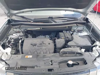 2020 Mitsubishi Outlander ES z VIN JA4AZ3A37LZ042888, wystawiony jako IAAI lot #41474954 z przebiegiem 98 616 mil mil oraz . Historia ofert i sprzedaży dostępna na DreamBid. Obrazek 10.