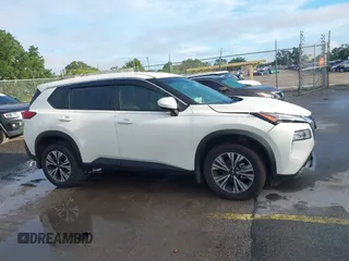 2023 Nissan Rogue SV z VIN JN8BT3BA1PW430591, wystawiony jako IAAI lot #40313297 z przebiegiem 2981 mil mil oraz . Historia ofert i sprzedaży dostępna na DreamBid. Obrazek 12.
