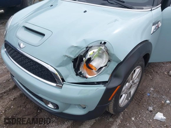 2011 MINI Convertible S с VIN WMWZP3C5XBTX84469, выставлен на аукционе IAAI как лот 41738707 с пробегом 77 464 миль миль и . История ставок и продаж доступна на DreamBid. Изображение 6.