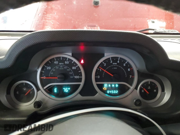 2008 Jeep Wrangler Unlimited Sahara z VIN 1J4GA59198L570409, wystawiony jako Copart lot #58853295 z przebiegiem 84 502 mil mil oraz Nie do naprawy • Non repairable. Historia ofert i sprzedaży dostępna na DreamBid. Obrazek 9.