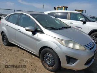 2011 Ford Fiesta SE z VIN 3FADP4BJXBM198683, wystawiony jako IAAI lot #42321736 z przebiegiem 138 674 mil mil oraz . Historia ofert i sprzedaży dostępna na DreamBid. Obrazek 1.