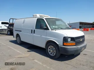 2012 Chevrolet Express Cargo z VIN 1GCSGAFX9C1196226, wystawiony jako IAAI lot #42607742 z przebiegiem 121 026 mil mil oraz . Historia ofert i sprzedaży dostępna na DreamBid. Obrazek 1.