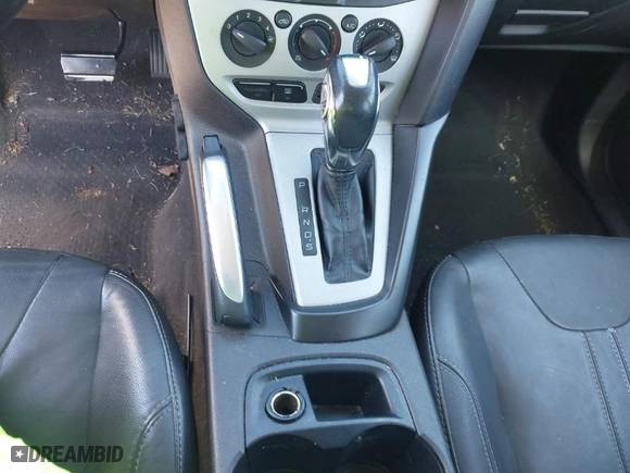 2013 Ford Focus SE with VIN 1FADP3F27DL205106, listed as a IAAI auction lot 41822373 with 187,439 mi miles. Bid and sale history available at carsss.com. Image 15.