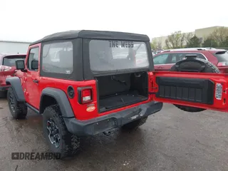2020 Jeep Wrangler Sport S z VIN 1C4GJXAG8LW266464, wystawiony jako IAAI lot #41958375 z przebiegiem 57 139 mil mil oraz . Historia ofert i sprzedaży dostępna na DreamBid. Obrazek 3.