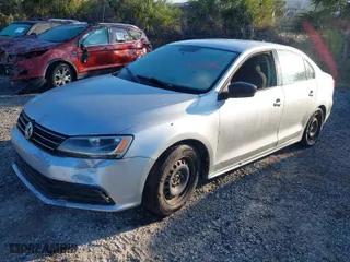 2015 Volkswagen Jetta Sedan 2.0L S w/Technology with VIN 3VW2K7AJXFM274585, listed as a IAAI auction lot 41482902 with 1 mi miles. Bid and sale history available at carsss.com. Image 2.