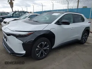 2023 Toyota bZ4X XLE z VIN JTMAAAAA1PA025511, wystawiony jako IAAI lot #41917340 z przebiegiem 17 460 mil mil oraz . Historia ofert i sprzedaży dostępna na DreamBid. Obrazek 2.