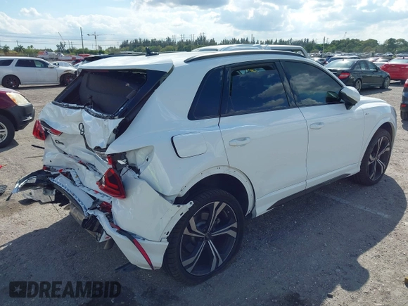 2024 Audi Q3 S line Premium Plus z VIN WA1EECF39R1136414, wystawiony jako IAAI lot #41676419 z przebiegiem 7824 mil mil oraz . Historia ofert i sprzedaży dostępna na DreamBid. Obrazek 4.