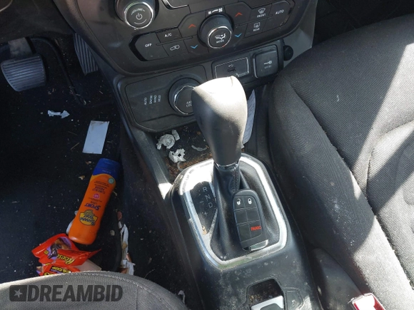 2018 Jeep Renegade Latitude with VIN ZACCJBBB0JPH45346, listed as a IAAI auction lot 41692086 with 98,103 mi miles and . Bid and sale history available at carsss.com. Image 11.