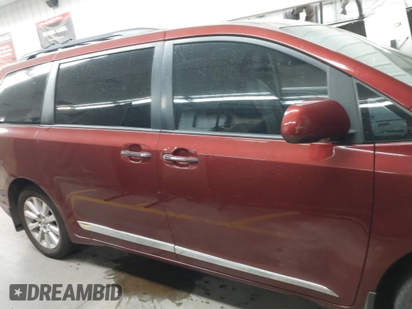 2011 Toyota Sienna XLE with VIN 5TDDK3DC9BS015730, listed as a IAAI auction lot 41472834 with 71,125 mi miles. Bid and sale history available at carsss.com. Image 13.