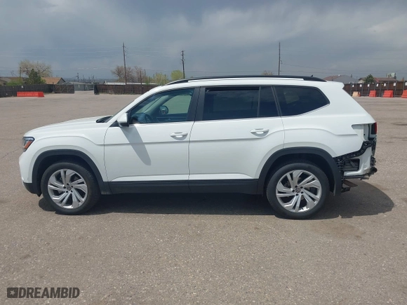 2022 Volkswagen Atlas 3.6L V6 SE w/Technology with VIN 1V2WR2CA2NC524674, listed as a IAAI auction lot 42116089 with 55,598 mi miles. Bid and sale history available at carsss.com. Image 14.