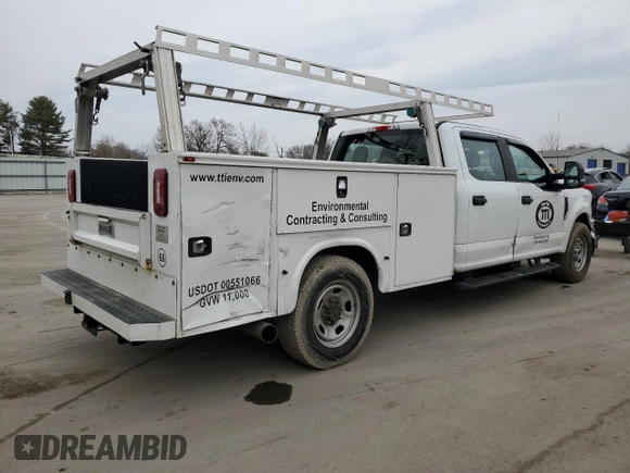2018 Ford F-350 with VIN 1FD8W3E66JEC48883, listed as a Copart auction lot 44500174 with 204,881 mi miles and Salvage title. Bid and sale history available at DreamBid. Image 3.