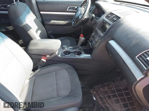 2017 Ford Explorer XLT z VIN 1FM5K8D89HGA43961, wystawiony jako IAAI lot #42174785 z przebiegiem 104 435 mil mil oraz . Historia ofert i sprzedaży dostępna na DreamBid. Obrazek 5.
