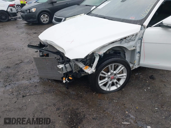 2018 Jaguar XE 25t Premium with VIN SAJAD4FX8JCP24380, listed as a IAAI auction lot 41423753 with 90,623 mi miles. Bid and sale history available at carsss.com. Image 6.