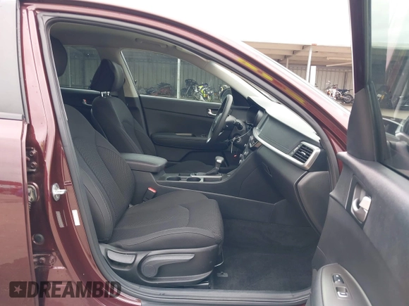 2020 Kia Optima LX z VIN 5XXGT4L37LG402118, wystawiony jako IAAI lot #42137289 z przebiegiem 47 646 mil mil oraz . Historia ofert i sprzedaży dostępna na DreamBid. Obrazek 5.