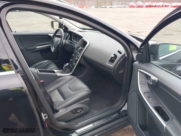 2014 Volvo XC60 3.0L R-Design Premier Plus with VIN YV4902DZ0E2544230, listed as a IAAI auction lot 41824546 with 33,628 mi miles. Bid and sale history available at carsss.com. Image 5.