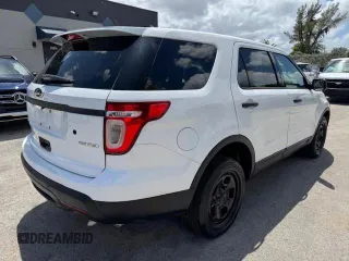 2013 Ford Utility Police Interceptor with VIN 1FM5K7AR9DGC15889, listed as a Copart auction lot 54107555 with 124,933 mi miles and Clean Title. Bid and sale history available at carsss.com. Image 3.