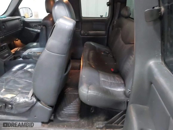 2001 Chevrolet Silverado 1500 LS with VIN 2GCEK19T211104966, listed as a IAAI auction lot 41522754 with 240,384 mi miles. Bid and sale history available at carsss.com. Image 8.