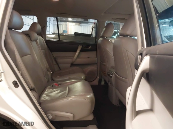 2011 Toyota Highlander with VIN 5TDBK3EHXBS069183, listed as a IAAI auction lot 41543896 with 221,490 mi miles. Bid and sale history available at carsss.com. Image 8.