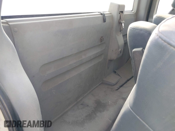 2005 Ford F-150 XL z VIN 1FTRF12W45NB65623, wystawiony jako IAAI lot #42301525 z przebiegiem Nie podano mil oraz . Historia ofert i sprzedaży dostępna na DreamBid. Obrazek 8.