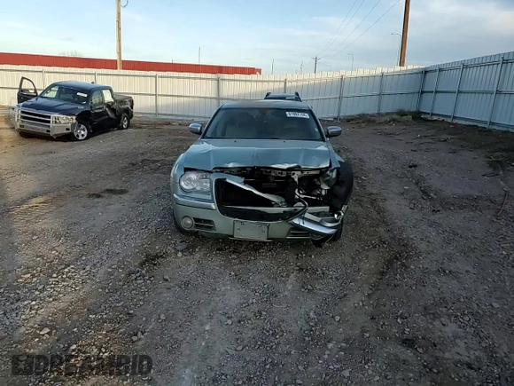2006 Chrysler 300 C with VIN 2C3LK63H56H375581, listed as a Copart auction lot 81982794 with 104,915 mi miles and Clean Title. Bid and sale history available at carsss.com. Image 10.