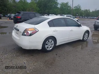 2012 Nissan Altima S z VIN 1N4AL2AP7CN402162, wystawiony jako IAAI lot #42441621 z przebiegiem 121 760 mil mil oraz . Historia ofert i sprzedaży dostępna na DreamBid. Obrazek 4.