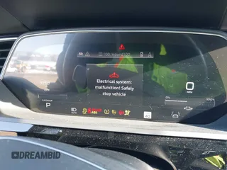 2021 Audi e-tron Premium Plus z VIN WA1LAAGE5MB012022, wystawiony jako IAAI lot #41458134 z przebiegiem 42 137 mil mil oraz . Historia ofert i sprzedaży dostępna na DreamBid. Obrazek 7.