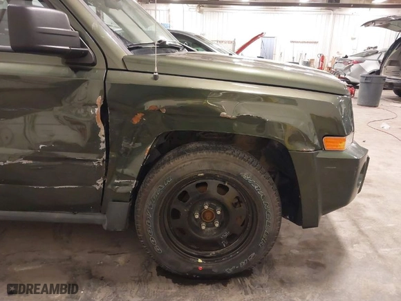 2008 Jeep Patriot Sport with VIN 1J8FF28W58D514209, listed as a IAAI auction lot 41630850 with 122,875 mi miles. Bid and sale history available at carsss.com. Image 6.