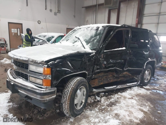 1999 Chevrolet Tahoe Z71 with VIN 1GNEK13R7XJ402254, listed as a IAAI auction lot 41597861 with 215,044 mi miles. Bid and sale history available at carsss.com. Image 17.
