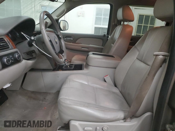 2008 Chevrolet Suburban Commercial with VIN 1GNFK163X8J216401, listed as a Copart auction lot 43601245 with 207,303 mi miles and Clean Title. Bid and sale history available at carsss.com. Image 7.
