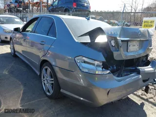 2010 Mercedes-Benz E-Class E 350 Luxury with VIN WDDHF8HBXAA165061, listed as a IAAI auction lot 41774862 with 221,377 mi miles. Bid and sale history available at carsss.com. Image 3.