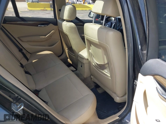 2013 BMW X1 28i z VIN WBAVM1C55DVW43523, wystawiony jako IAAI lot #42099204 z przebiegiem 108 566 mil mil oraz . Historia ofert i sprzedaży dostępna na DreamBid. Obrazek 8.