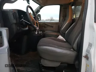 2019 GMC Savana Cargo Van with VIN 1GTW7AFG6K1314555, listed as a Copart auction lot 84902994 with 258,571 mi miles and Salvage Title. Bid and sale history available at carsss.com. Image 7.