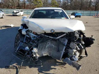 2019 BMW 5 Series 530e xDrive z VIN WBAJB1C5XKB375913, wystawiony jako Copart lot #82580004 z przebiegiem Nie podano mil oraz Szkoda całkowita • Salvage title. Historia ofert i sprzedaży dostępna na DreamBid. Obrazek 5.