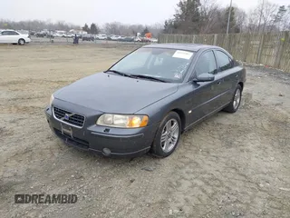 2005 Volvo S60 with VIN YV1RS592352427889, listed as a IAAI auction lot 41521967 with 1 mi miles. Bid and sale history available at carsss.com. Image 2.