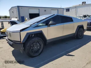 2025 Tesla Cybertruck z VIN 7G2CEHED7SA068125, wystawiony jako Copart lot #55805785 z przebiegiem 6 mil mil oraz Szkoda całkowita • Salvage title. Historia ofert i sprzedaży dostępna na DreamBid. Obrazek 1.