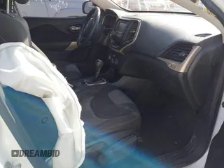 2018 Jeep Cherokee Latitude Tech Connect z VIN 1C4PJLCB3JD566741, wystawiony jako IAAI lot #41855103 z przebiegiem 97 829 mil mil oraz . Historia ofert i sprzedaży dostępna na DreamBid. Obrazek 5.