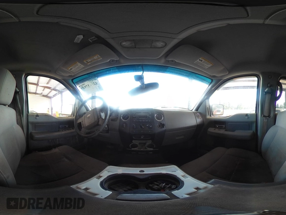 2006 Ford F-150 XLT z VIN 1FTPW14576KB01736, wystawiony jako IAAI lot #42593793 z przebiegiem 292 474 mil mil oraz . Historia ofert i sprzedaży dostępna na DreamBid. Obrazek 18.