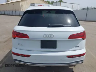 2021 Audi Q5 Premium Plus with VIN WA1BAAFY0M2069879, listed as a IAAI auction lot 42009952 with 44,686 mi miles. Bid and sale history available at carsss.com. Image 16.