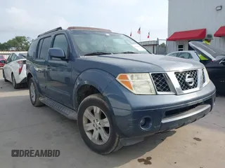2007 Nissan Pathfinder S z VIN 5N1AR18U57C644704, wystawiony jako IAAI lot #42138836 z przebiegiem 218 574 mil mil oraz . Historia ofert i sprzedaży dostępna na DreamBid. Obrazek 1.