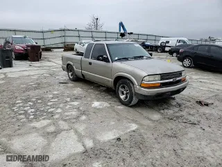 1998 Chevrolet S-10 LS with VIN 1GCCS1941W8238856, listed as a Copart auction lot 81976454 with 366,969 mi miles and Salvage Title. Bid and sale history available at carsss.com. Image 11.