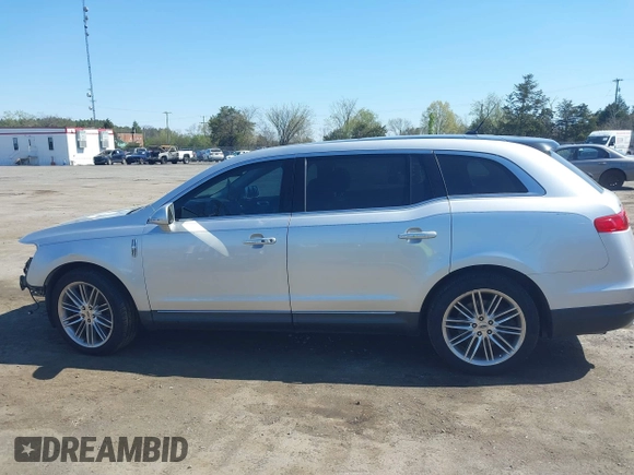 2015 Lincoln MKT EcoBoost with VIN 2LMHJ5AT4FBL00959, listed as a IAAI auction lot 41991763 with 159,687 mi miles and . Bid and sale history available at DreamBid. Image 14.