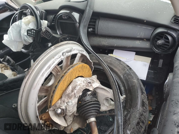2020 MINI Hardtop Cooper with VIN WMWXR3C00L2L53779, listed as a Copart auction lot 80743904 with Not provided miles and Non repairable. Bid and sale history available at DreamBid. Image 8.