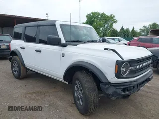 2025 Ford Bronco Big Bend z VIN 1FMDE7BH3SLA43663, wystawiony jako IAAI lot #42295299 z przebiegiem 3722 mil mil oraz . Historia ofert i sprzedaży dostępna na DreamBid. Obrazek 1.