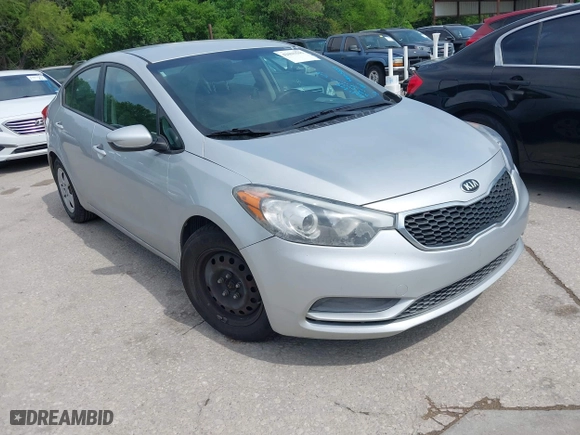 2015 Kia Forte LX with VIN KNAFK4A63F5419676, listed as a IAAI auction lot 42025595 with 137,748 mi miles. Bid and sale history available at carsss.com. Image 1.