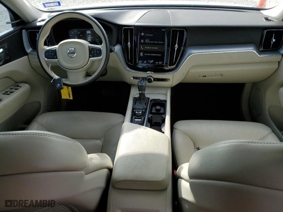 2018 Volvo XC60 Momentum with VIN LYV102RK1JB073872, listed as a Copart auction lot 44137885 with 56,828 mi miles and Salvage Title. Bid and sale history available at carsss.com. Image 8.