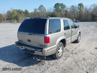2000 Oldsmobile Bravada with VIN 1GHDT13W3Y2231550, listed as a IAAI auction lot 41518286 with 313,805 mi miles. Bid and sale history available at carsss.com. Image 4.