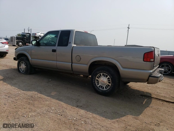 2001 GMC Sonoma SLS w/1SH Pkg with VIN 1GTDT19W618233552, listed as a Copart auction lot 64511814 with 97,794 mi miles and Salvage Title. Bid and sale history available at carsss.com. Image 2.
