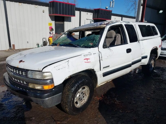 1999 Chevrolet Silverado 1500 LS with VIN 2GCEK19T9X1228693, listed as a IAAI auction lot 41317137 with 200,000 mi miles. Bid and sale history available at carsss.com. Image 2.