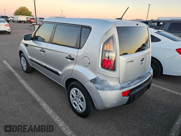 2011 Kia Soul with VIN KNDJT2A19B7714170, listed as a Copart auction lot 87350884 with 121,298 mi miles and Clean Title. Bid and sale history available at carsss.com. Image 3.